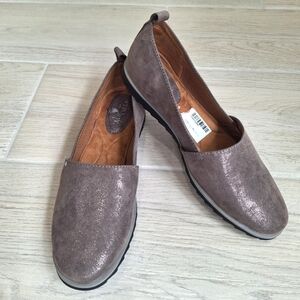 Euro Soft women's metallic brown slip-on Robyn flat loafers- size 8.5 - NWT